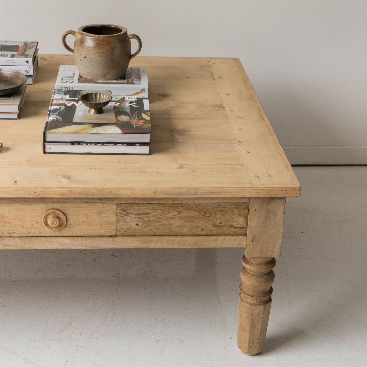 Grande Turned Leg Coffee Table