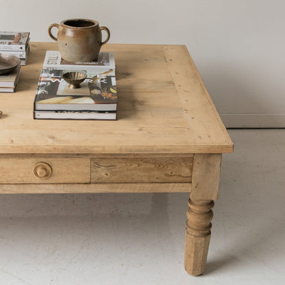 Grande Turned Leg Coffee Table