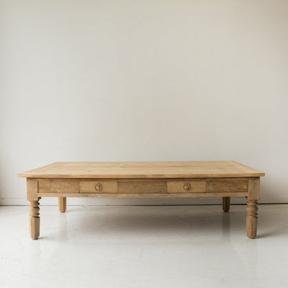 Grande Turned Leg Coffee Table
