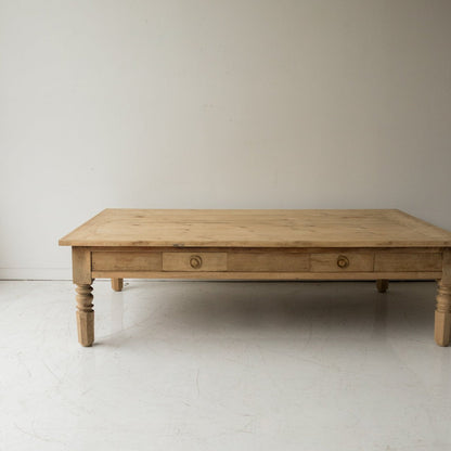 Grande Turned Leg Coffee Table