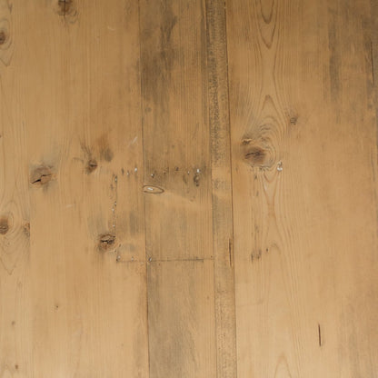 Grande Turned Leg Coffee Table